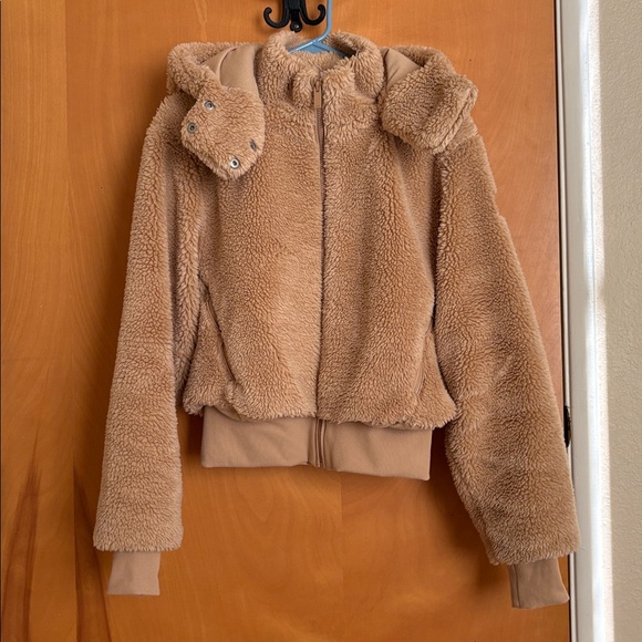 ALO Yoga Foxy Sherpa Jacket - Picture 3 of 11